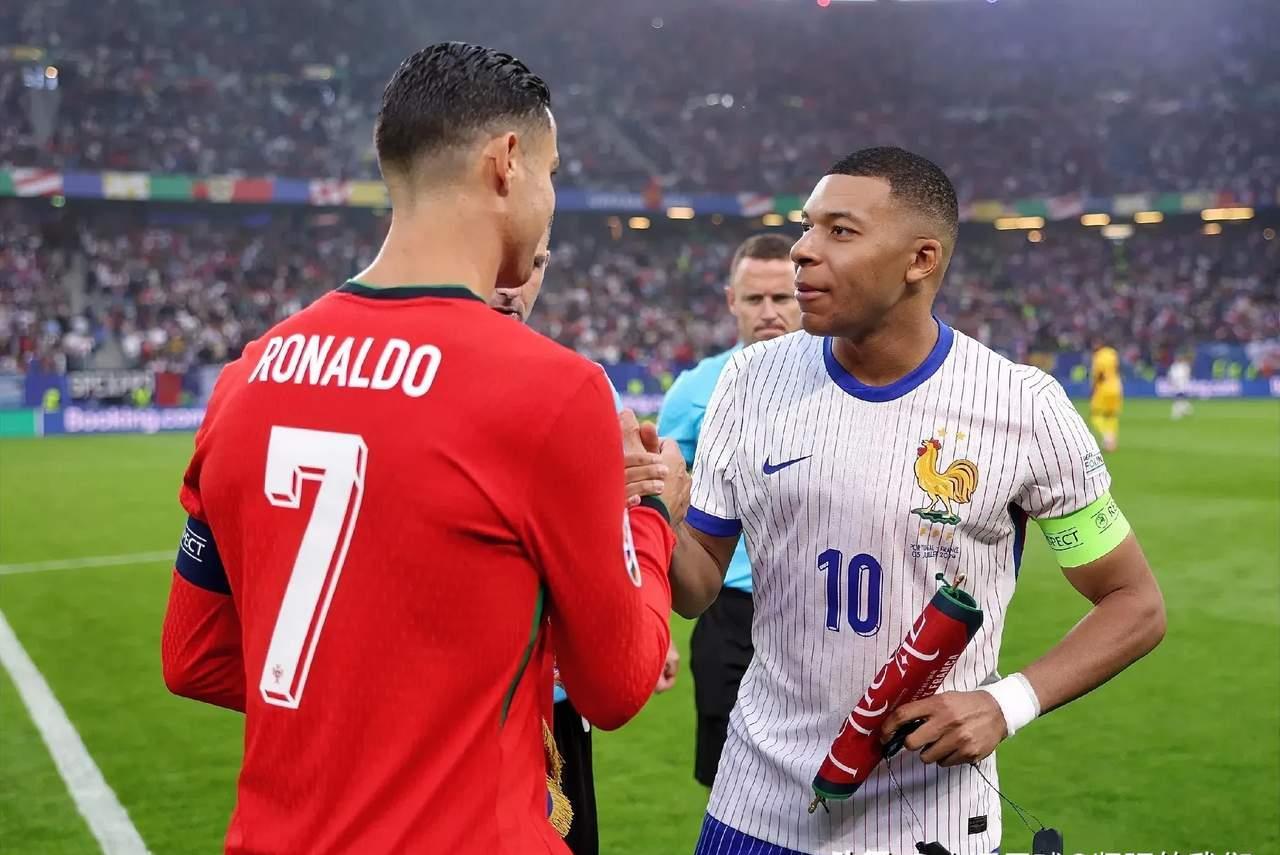 关于法国队带队取胜！，西亚卡姆重要时刻出色防守赛场气氛高涨的信息